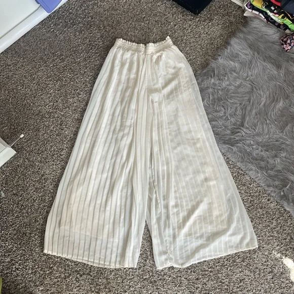 Japna Cream Pleated Extra-Wide Flowy Pants - Picture 2 of 13